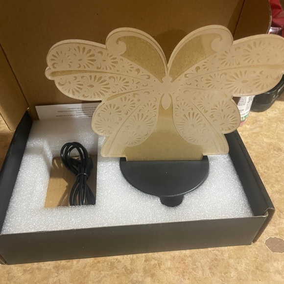 Intricate Butterfly Multiple Color LED Light - Picture 3 of 6